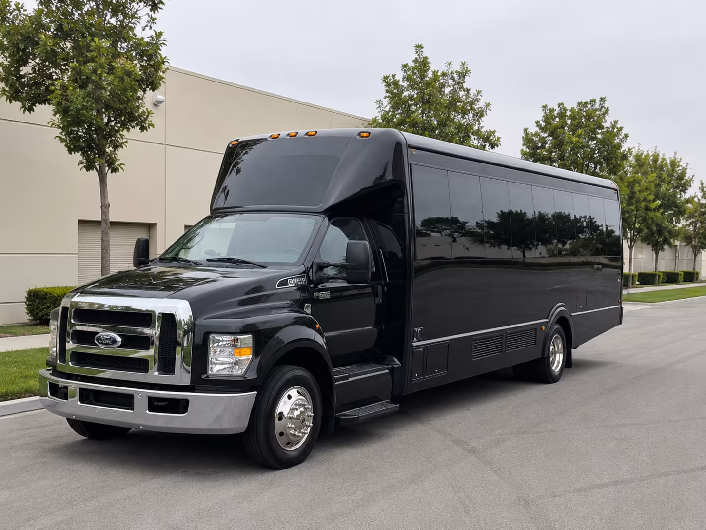 25 Passenger Party Bus Exterior