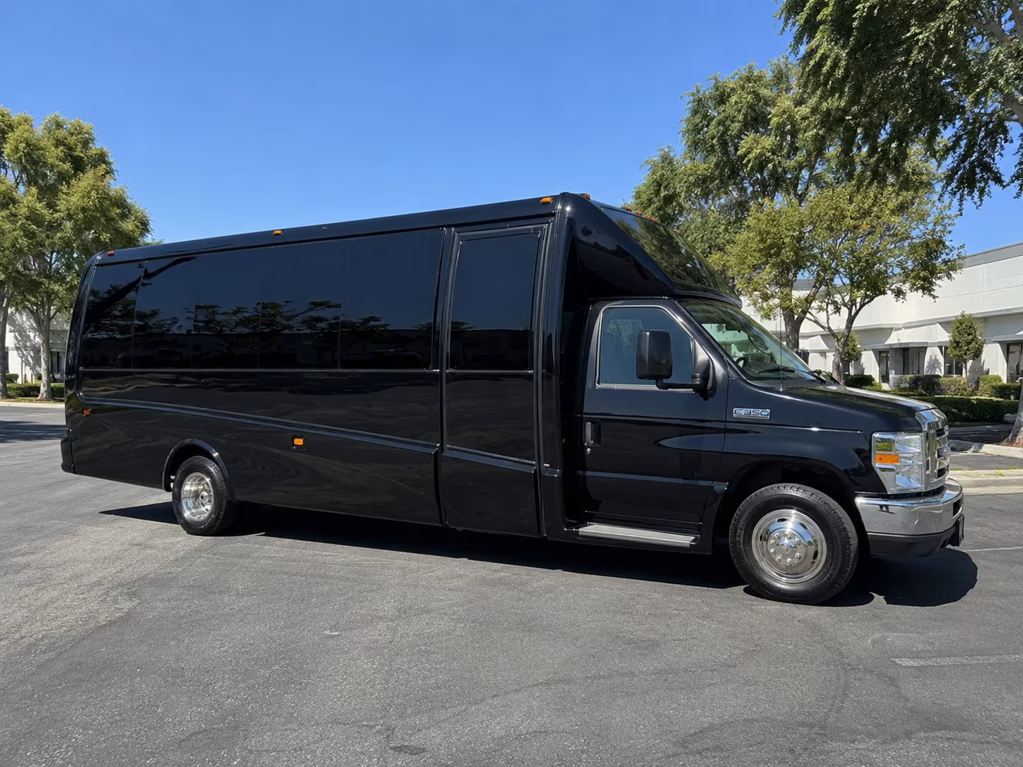 Bloomington Winery Tour & Pub Crawl Transportation