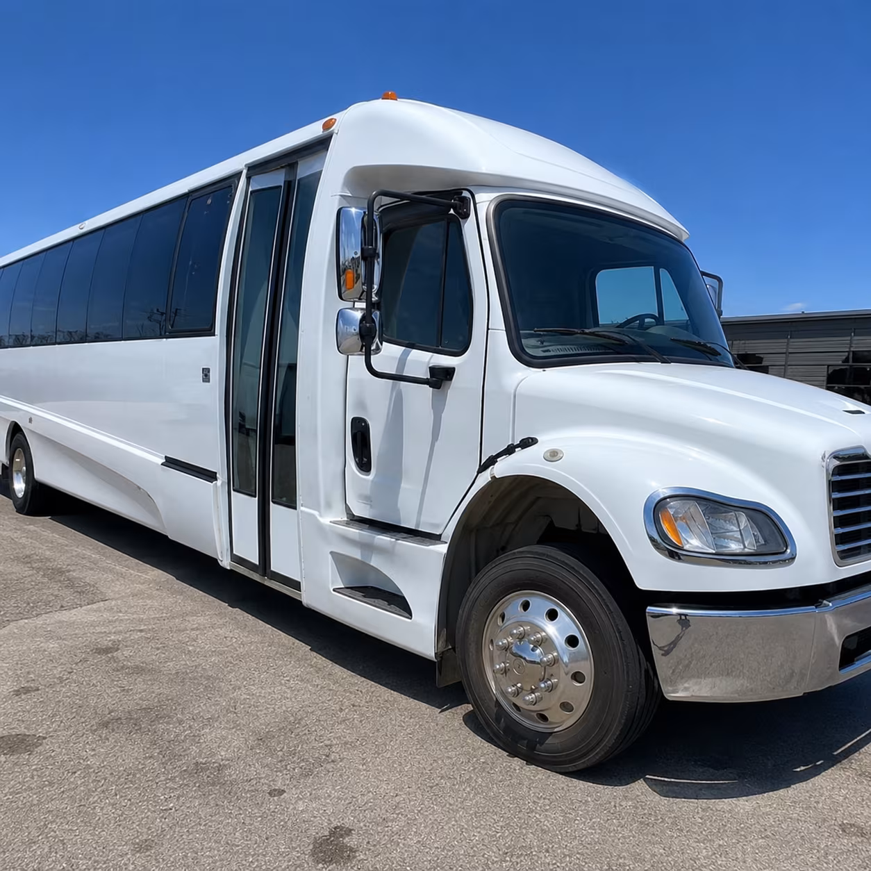 Minneapolis Airport Shuttle & Transportation party bus exterior