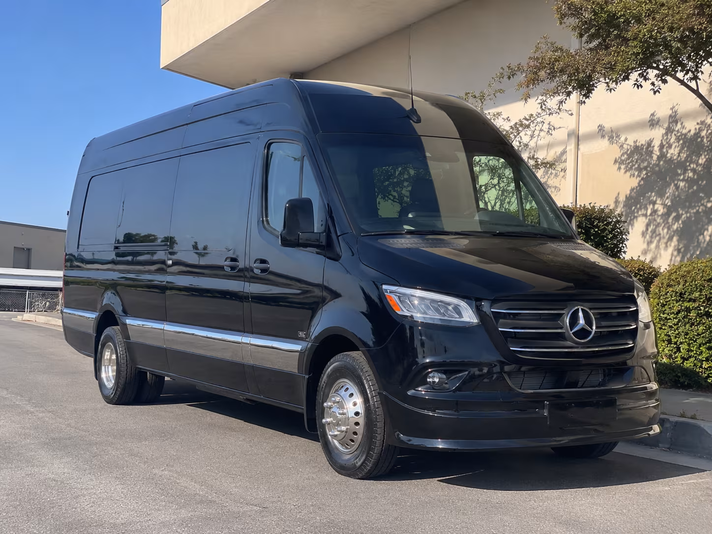 Minneapolis Airport Shuttle & Transportation party bus exterior