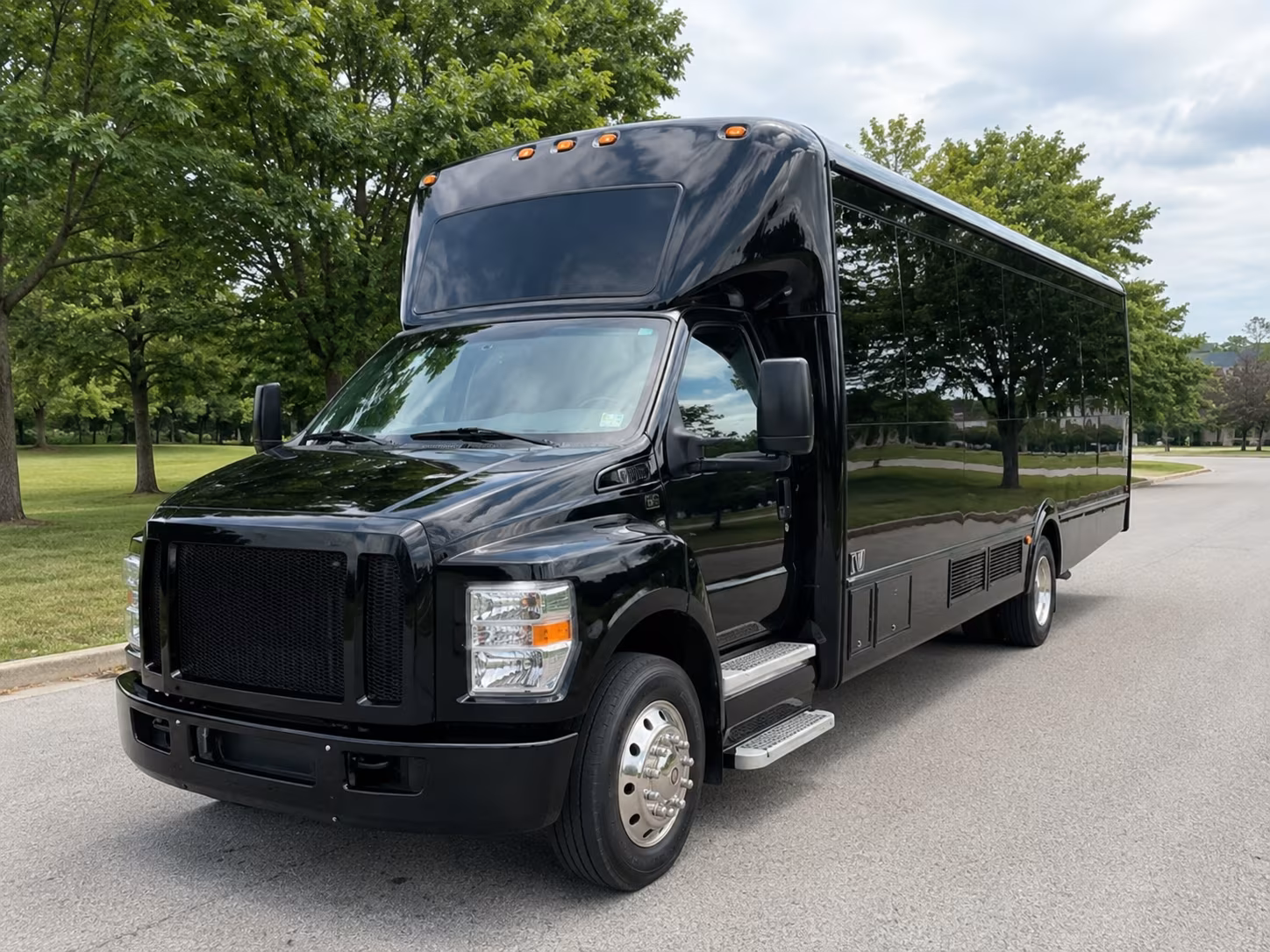 Minneapolis Birthday, Sweet 16, & Quinceañera Transportation party bus exterior