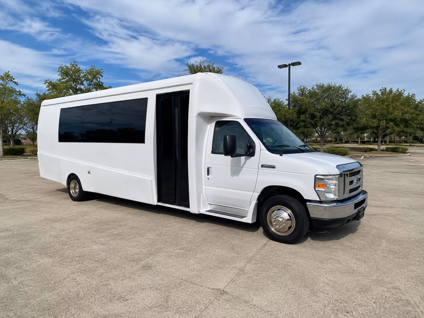 Minneapolis Birthday, Sweet 16, & Quinceañera Transportation group transportation